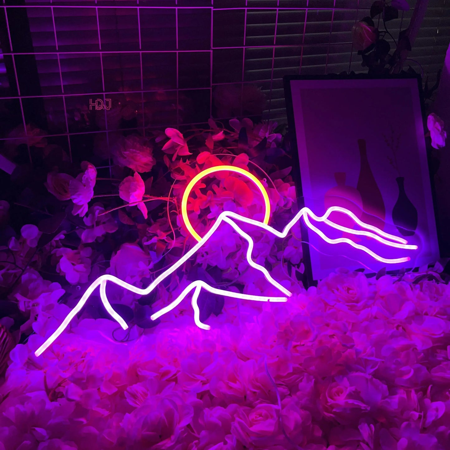 Neonowy znak LED góra i słońce dekoracja ścienna